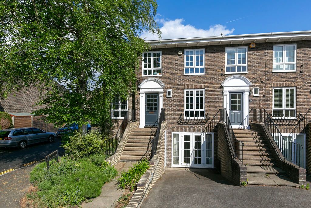 Property photo 1 of 20 Manor Road, Teddington