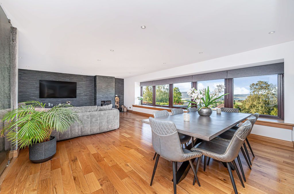 Property photo 3 of 39 Dining Area
