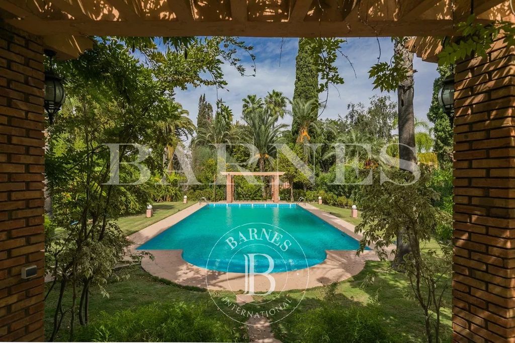 Property photo 2 of 30 Swimming Pool