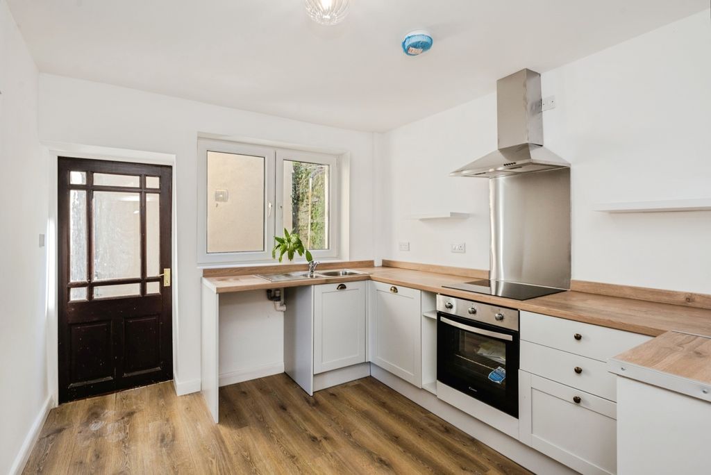 Property photo 3 of 17 Photo