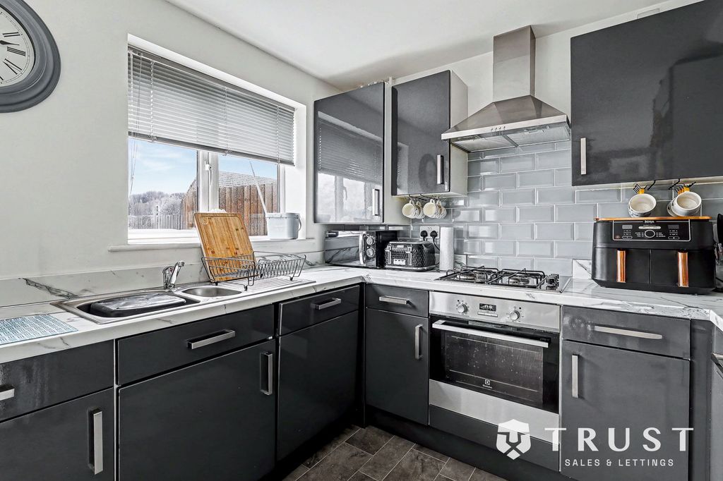 Property photo 2 of 26