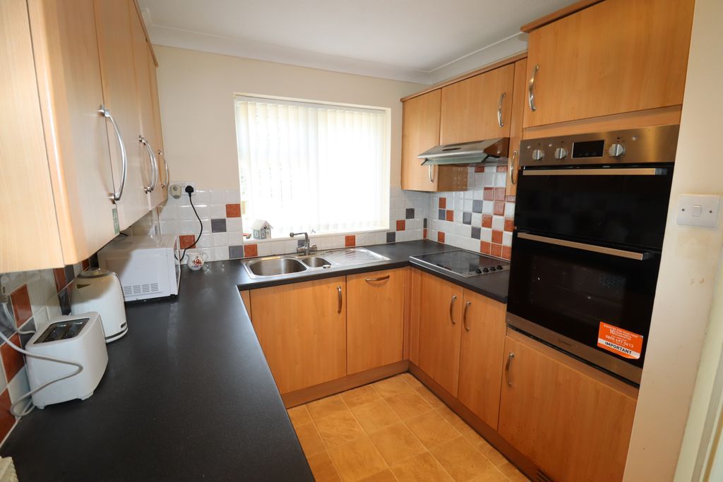 Property photo 3 of 13 Kitchen