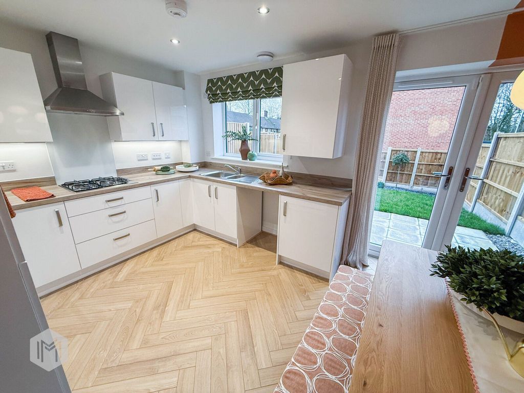 Property photo 3 of 17 Kitchen