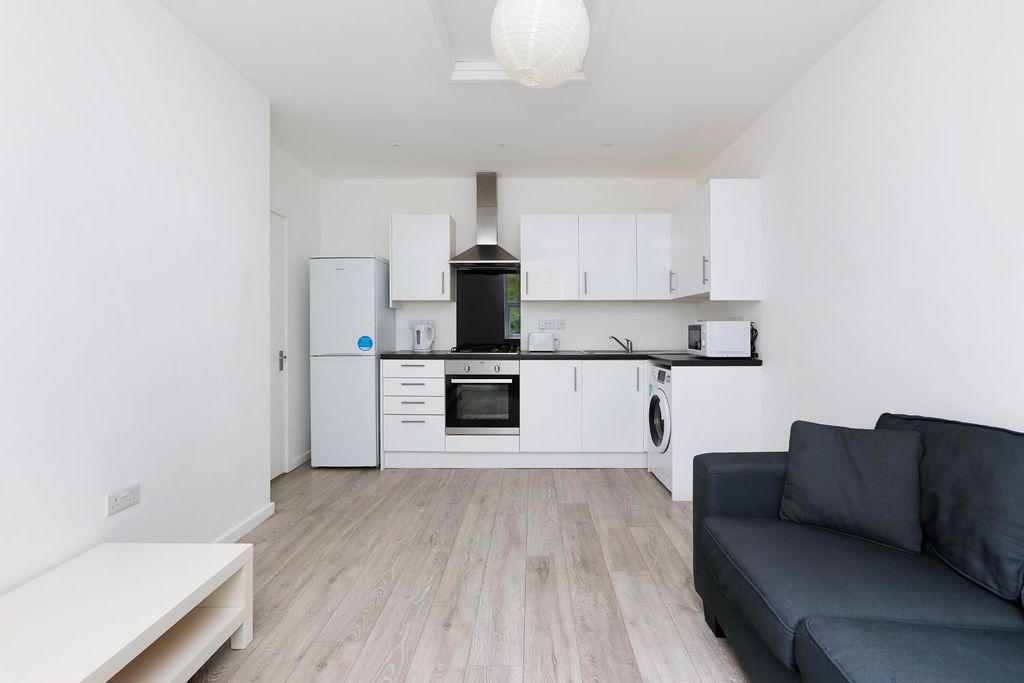 Property photo 1 of 10 Kitchen