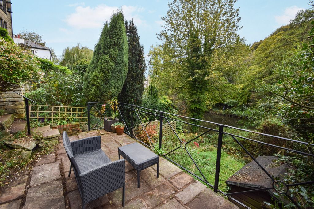 Property photo 2 of 21