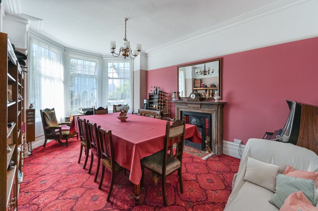 Property photo 3 of 41