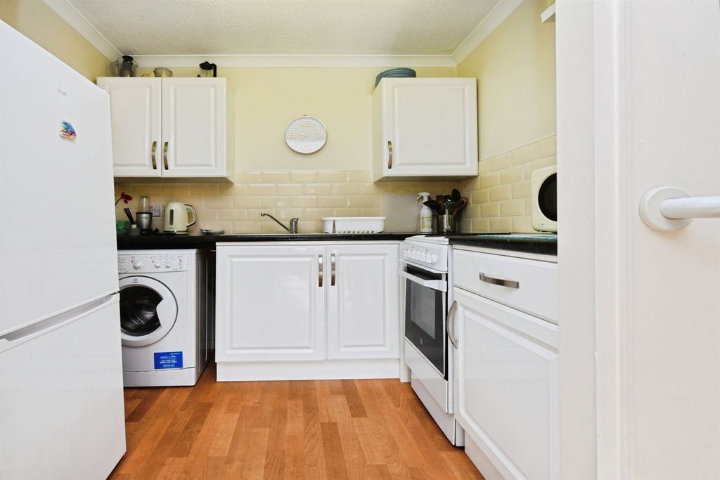 Property photo 3 of 11
