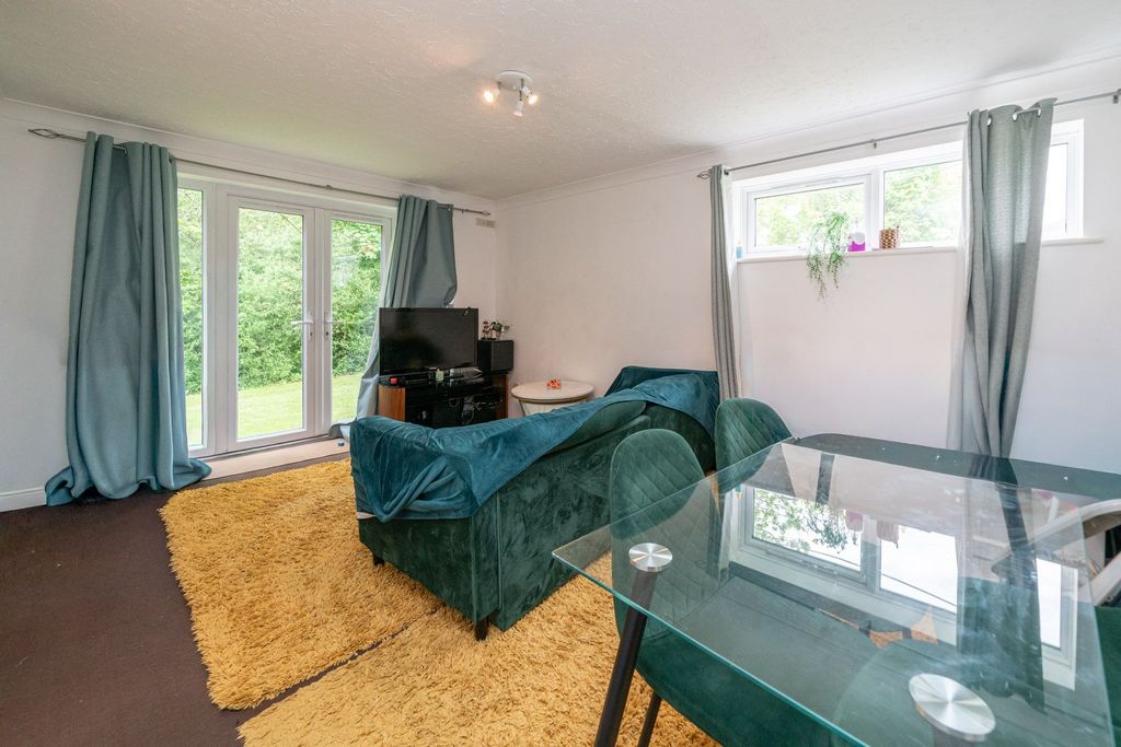 Property photo 3 of 11