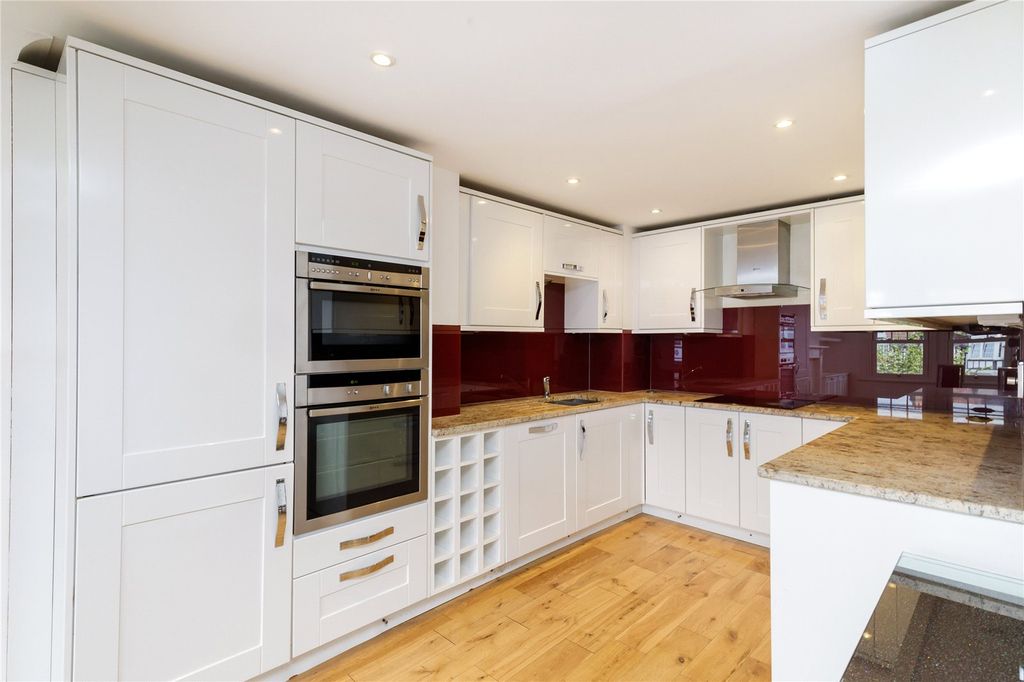 Property photo 3 of 12 Picture No. 13