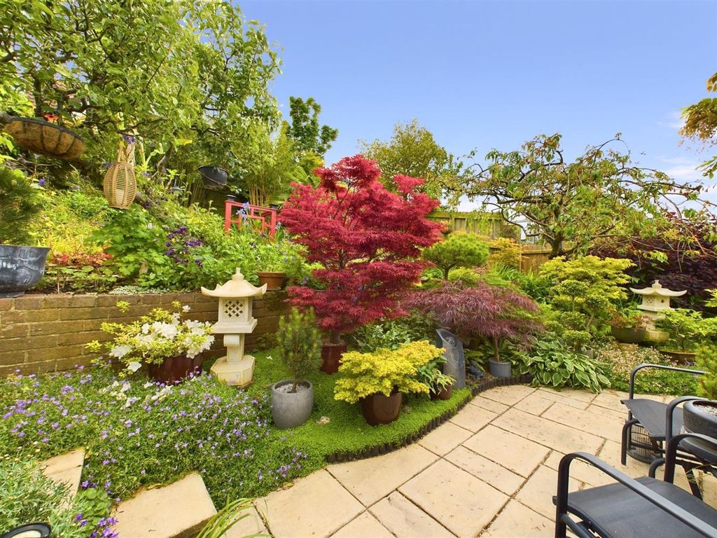 Property photo 3 of 21 Garden