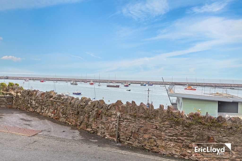 Property photo 2 of 19 Photo 17