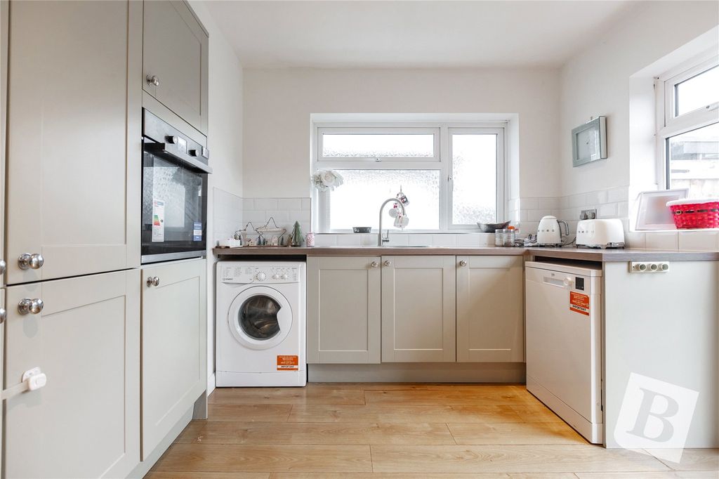 Property photo 3 of 12 Kitchen