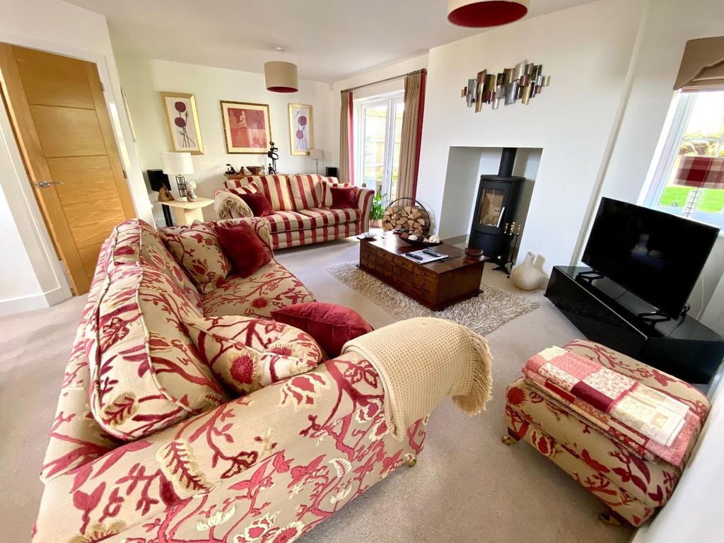 Property photo 2 of 24 Sitting Room
