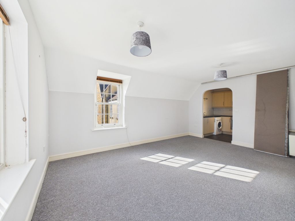 Property photo 2 of 9 Cam01721G0-Pr0120-Still005