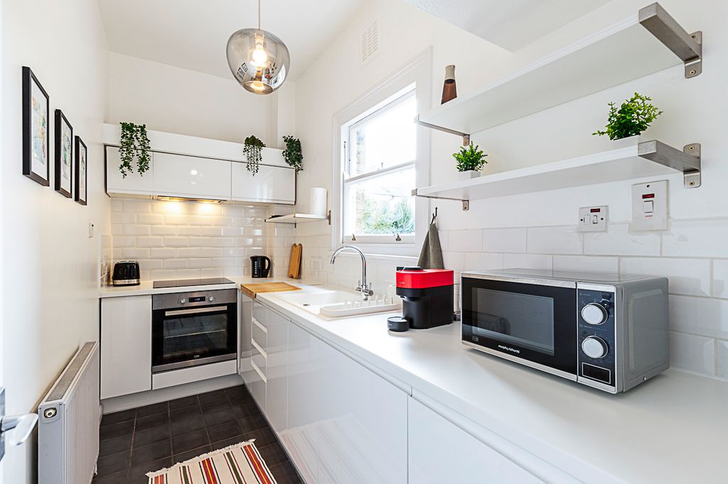 Property photo 2 of 28