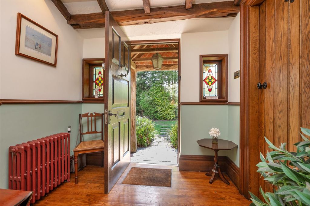 Property photo 2 of 34 Entrance Hall