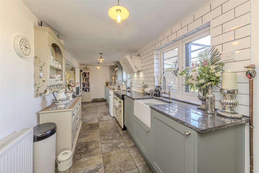 Property photo 3 of 61 Kitchen