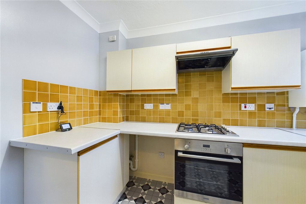 Property photo 3 of 12 Kitchen