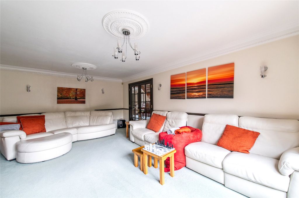 Property photo 3 of 37 Picture No. 51