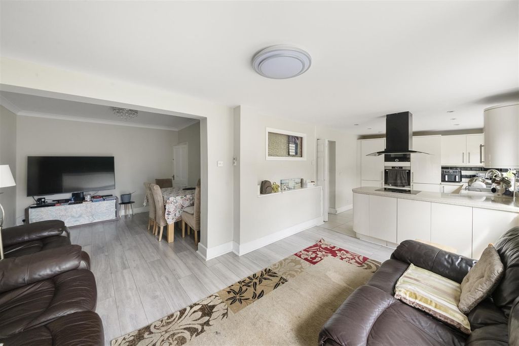Property photo 2 of 19 3