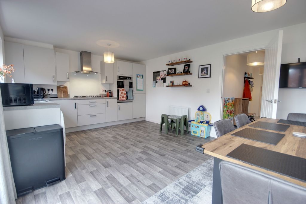 Property photo 2 of 19 1 Kit Din D