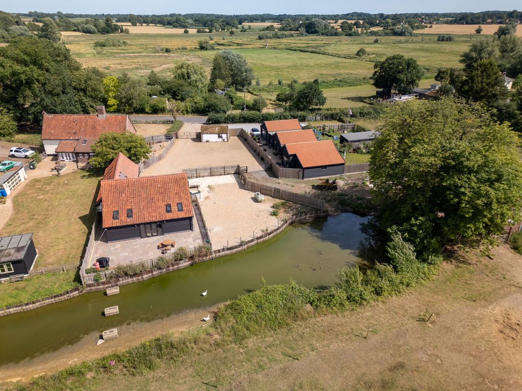 Property photo 1 of 24