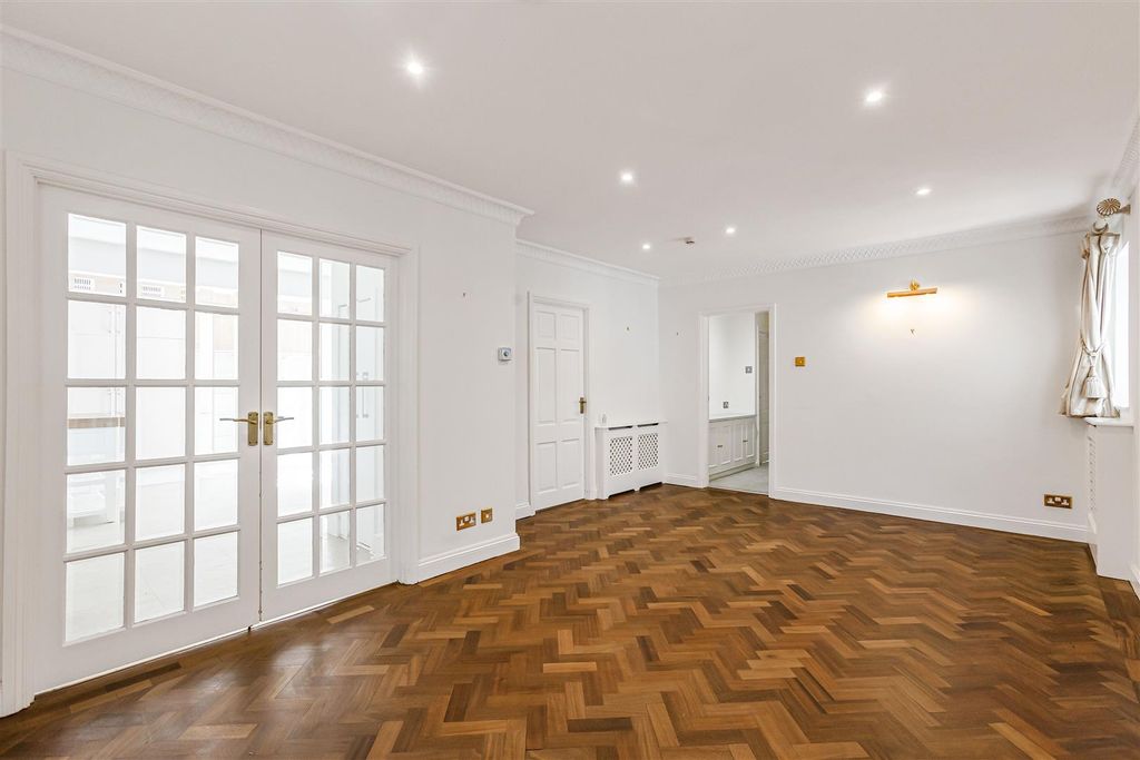 Property photo 3 of 19 10_85970.Jpg