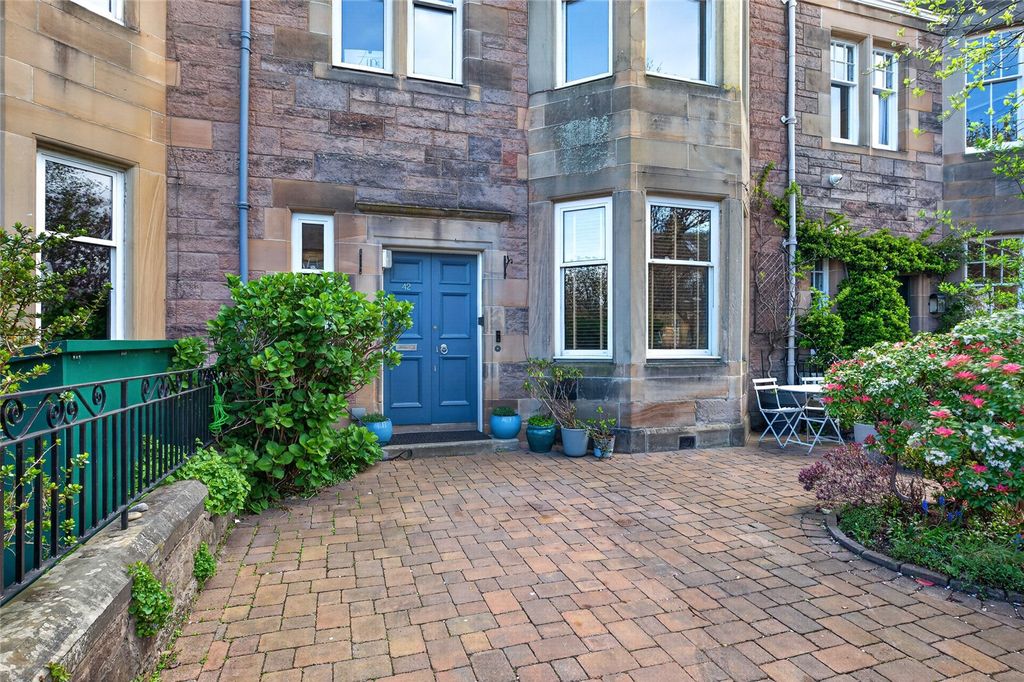 Property photo 2 of 35 42 Wardie Road