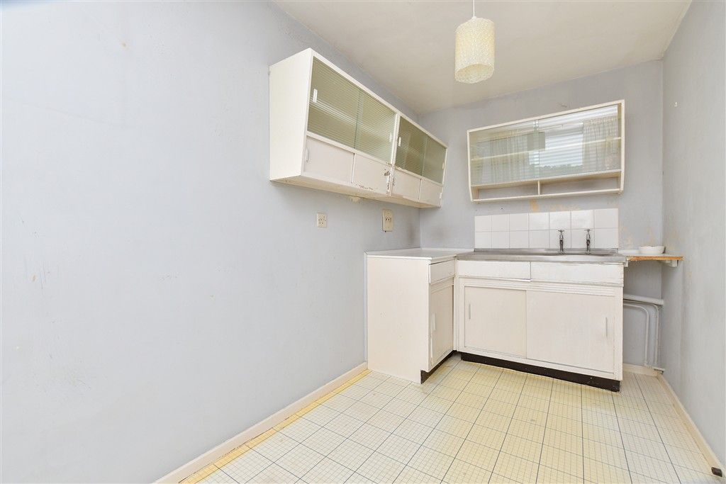 Property photo 3 of 12 Kitchen