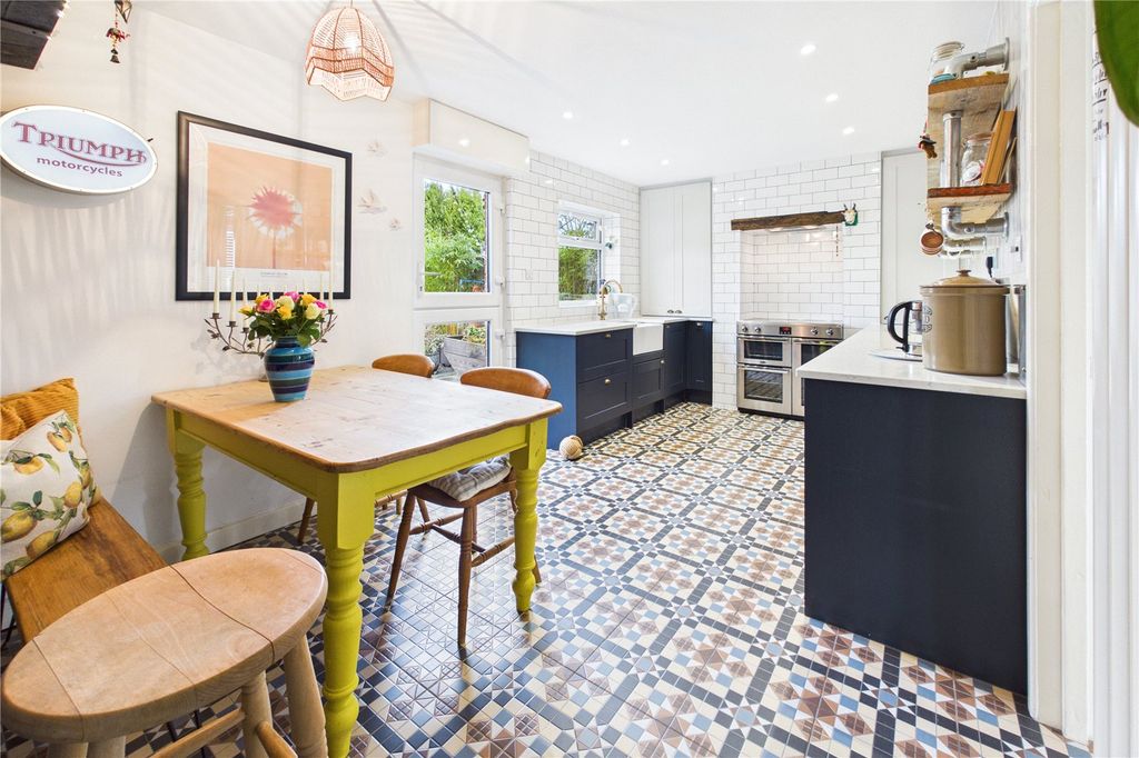 Property photo 3 of 25 Kitchen/Dining Room