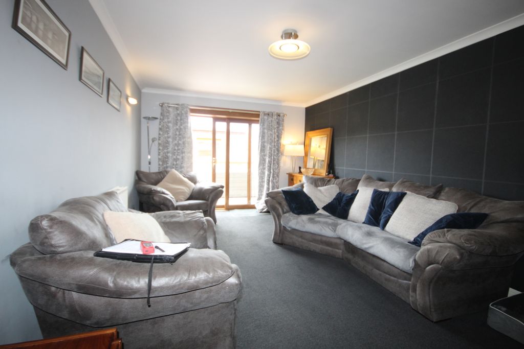 Property photo 2 of 23 Lounge 