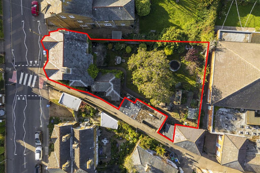 Property photo 2 of 31