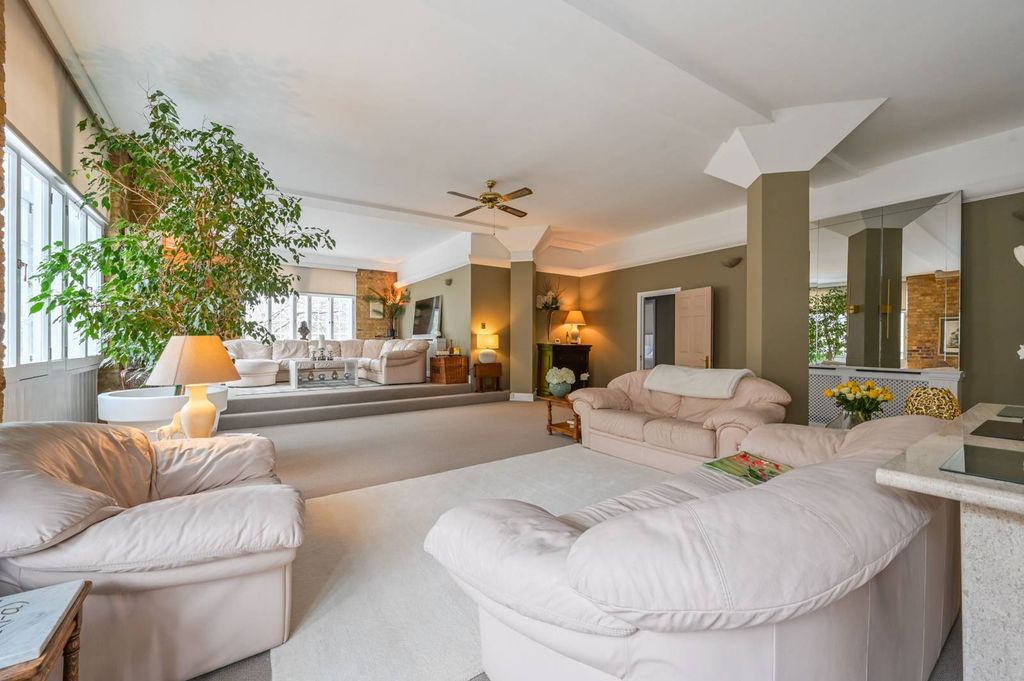 Property photo 1 of 32