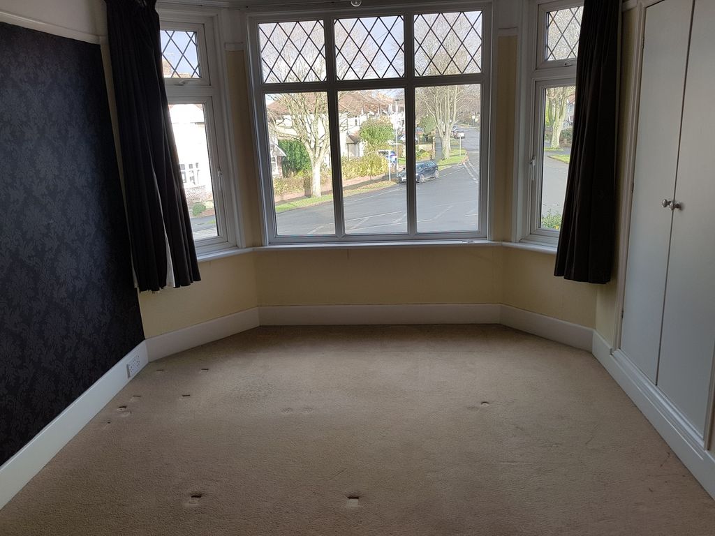 Property photo 1 of 10 A Spacious And Bright Large Double Bedroom With Am...