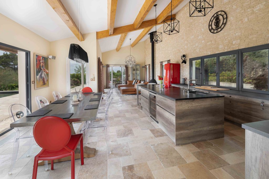 Property photo 3 of 26