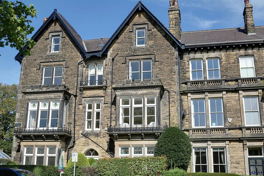 Property photo 2 of 12 Ewemove Harrogate Property Front