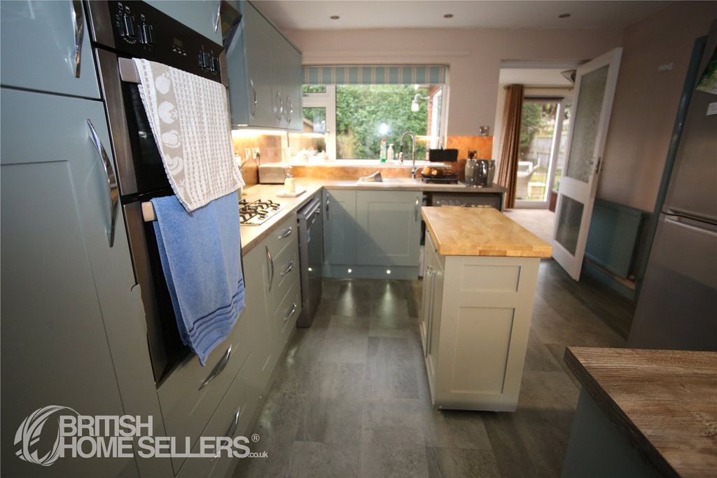 Property photo 2 of 15 Picture No. 13