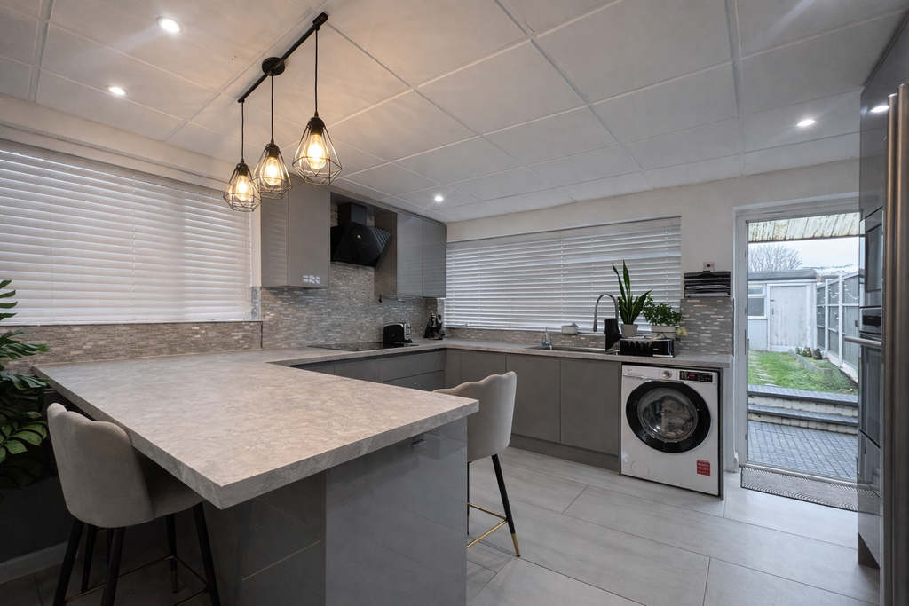 Property photo 2 of 12 Kitchen