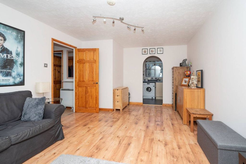 Property photo 3 of 12