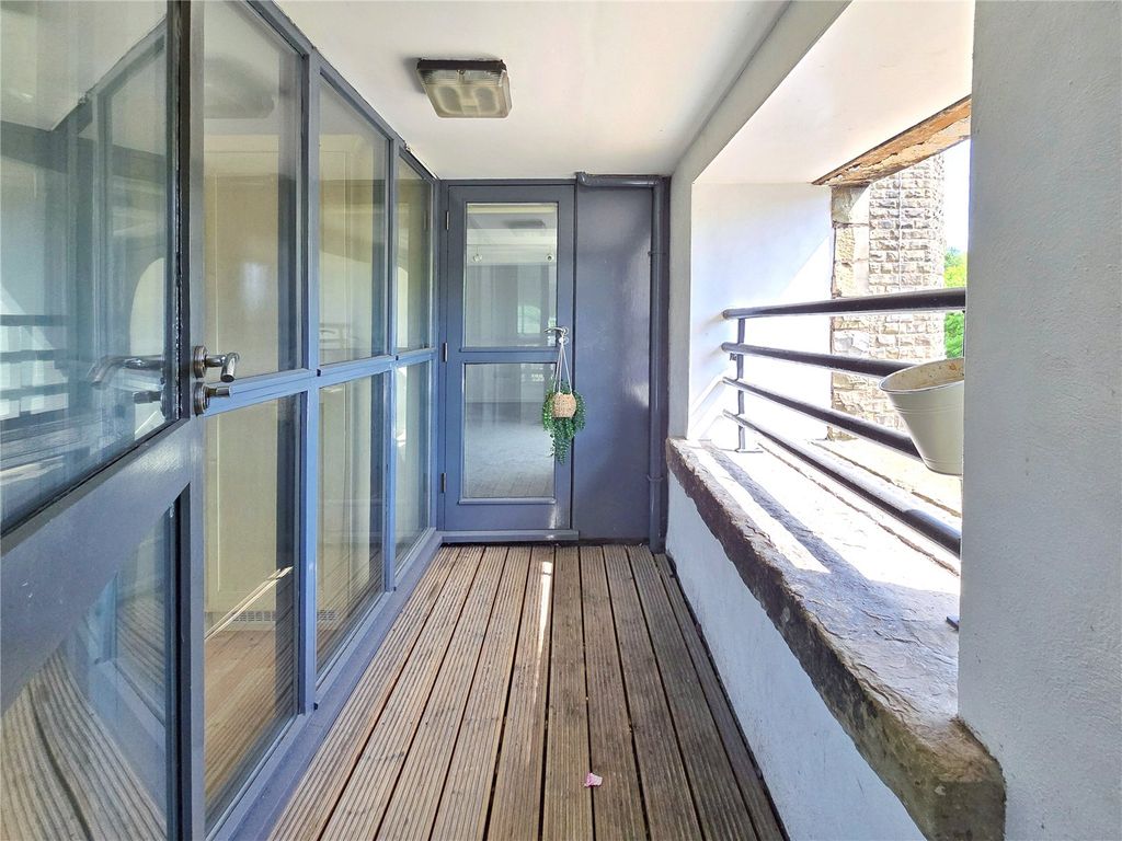 Property photo 2 of 17 Inset Balcony