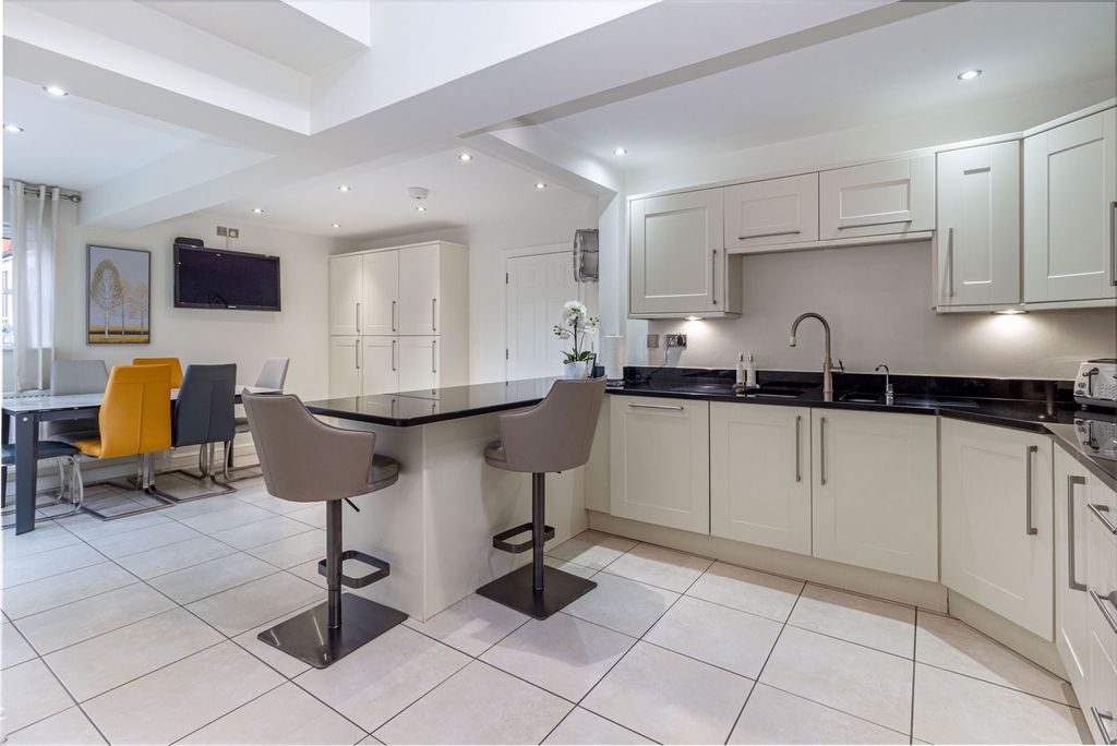 Property photo 3 of 26