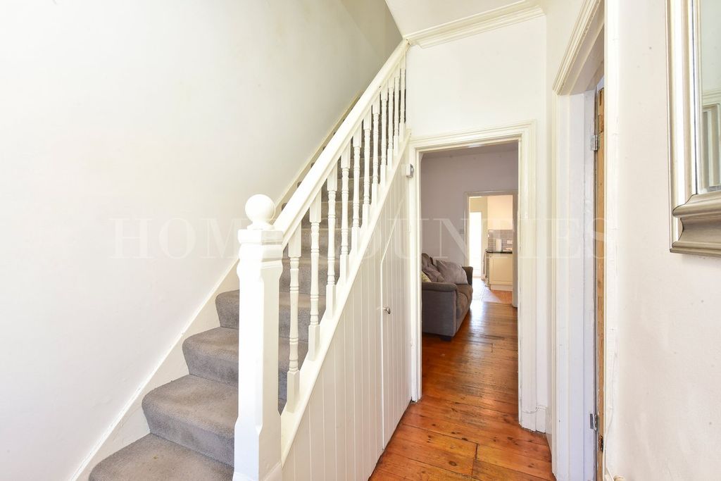 Property photo 2 of 27