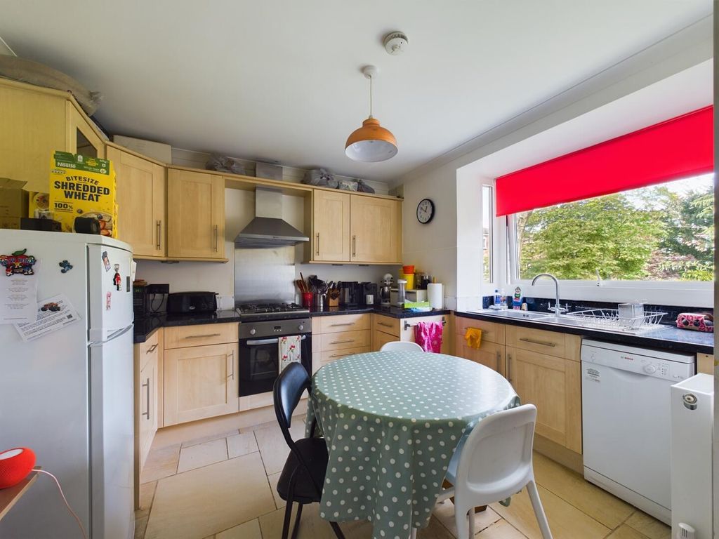 Property photo 3 of 14 Kitchen