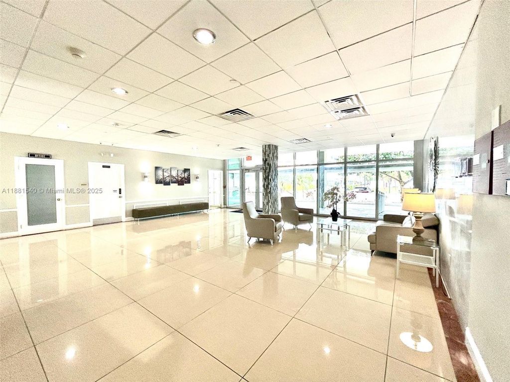 Property photo 3 of 16 <Alttext/>