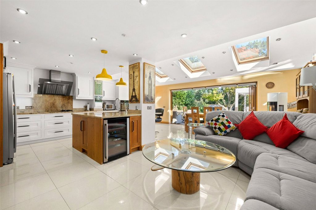 Property photo 2 of 21 Picture No. 17