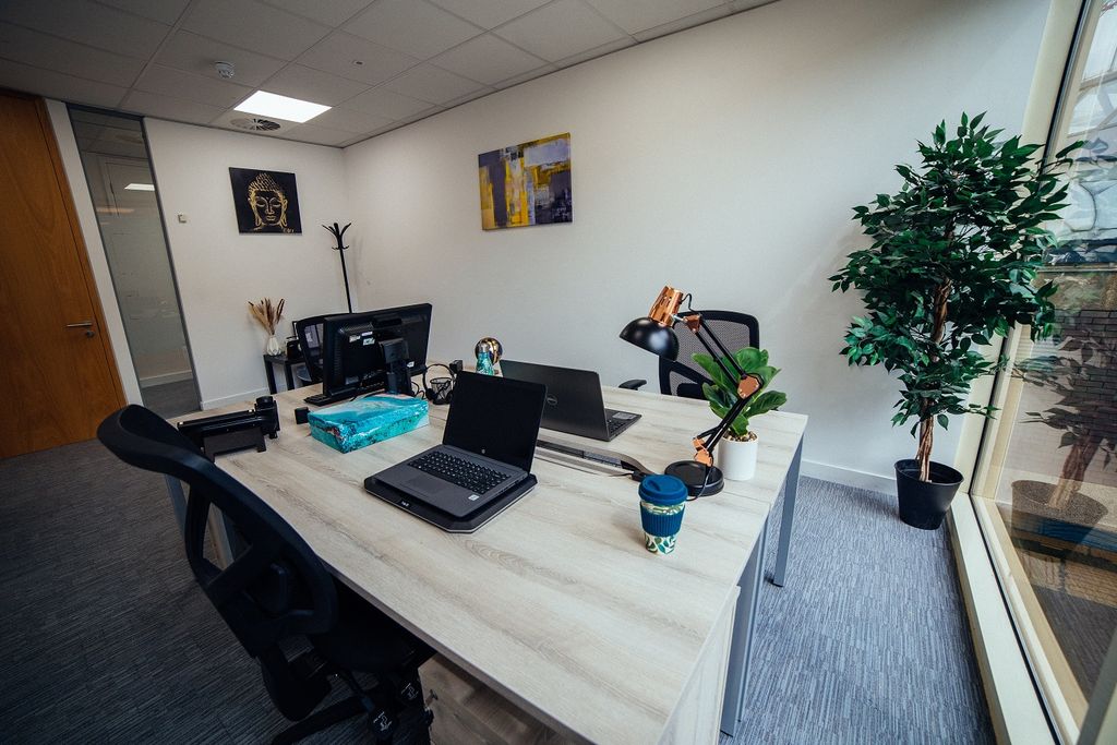 Property photo 2 of 10 Office
