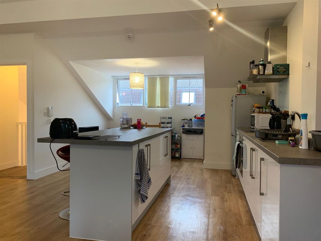 Property photo 3 of 25