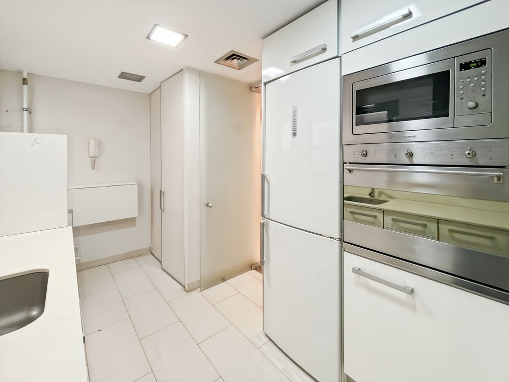 Property photo 2 of 28