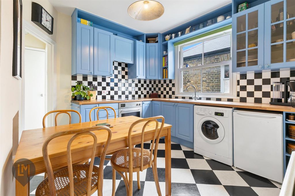 Property photo 3 of 5 Kitchen