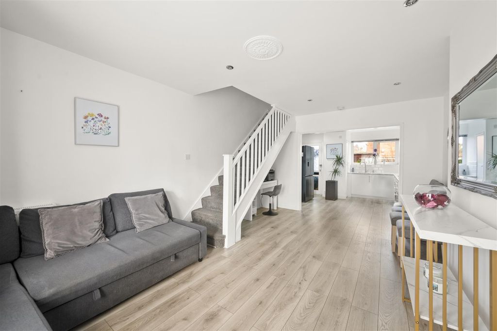 Property photo 3 of 15 4